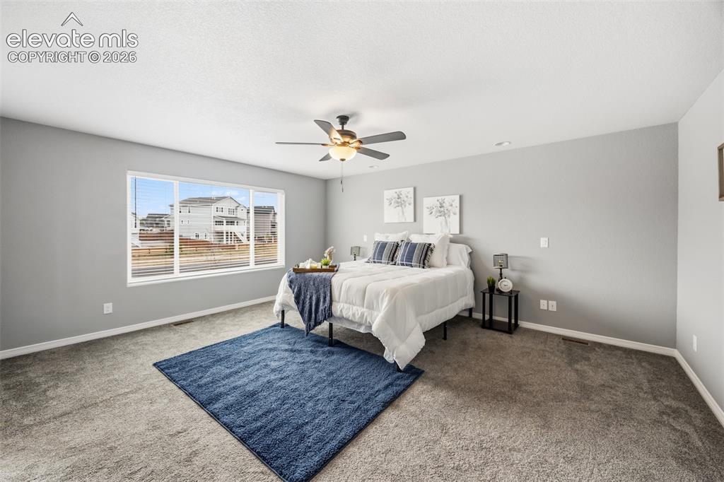 Image 19 of 46: Bedroom
