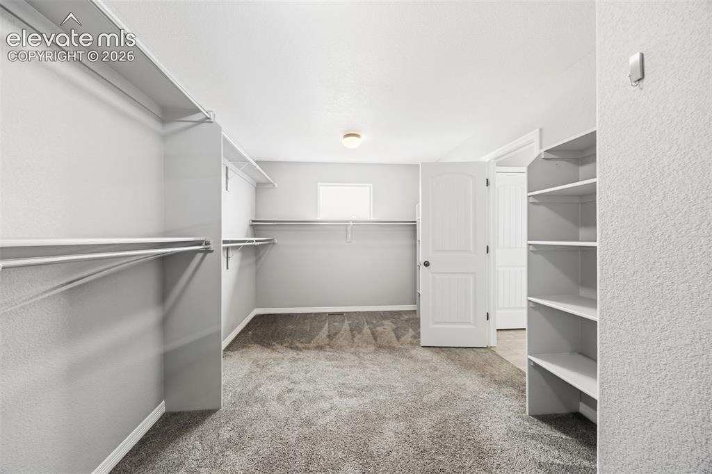 Image 25 of 46: Closet
