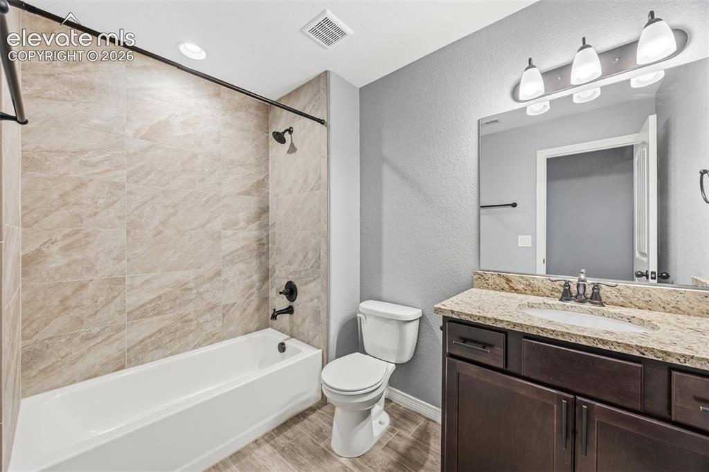 Image 34 of 46: Bathroom