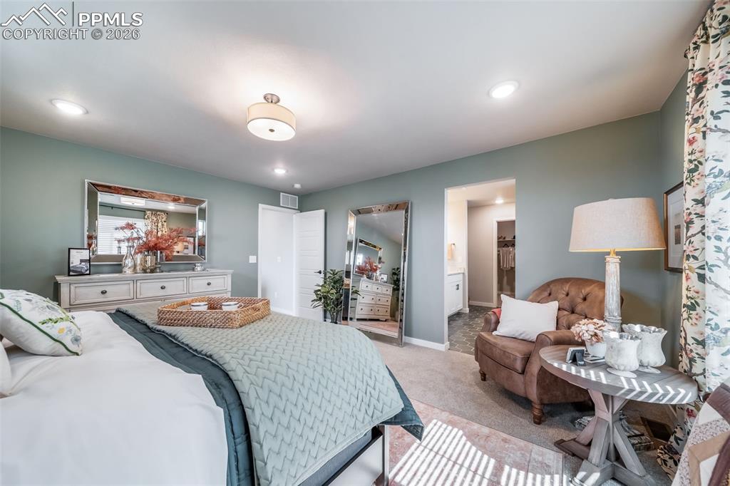 Image 39 of 42: Photos of a Model Home