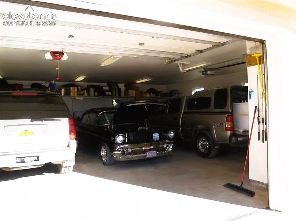 Image 16 of 38: Garage