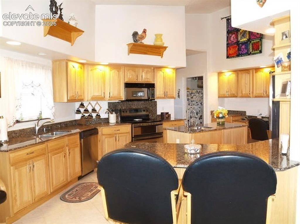 Image 4 of 38: Kitchen