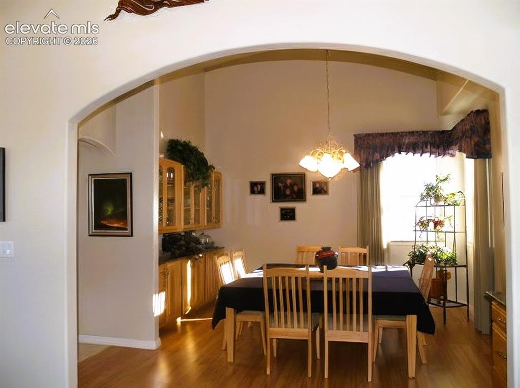 Image 5 of 38: Dining Area