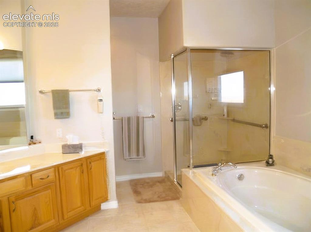 Image 7 of 38: Bathroom