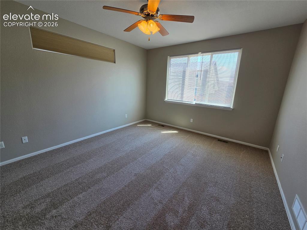 Image 6 of 31: Living Room