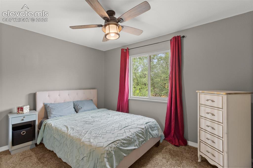 Image 10 of 25: Bedroom
