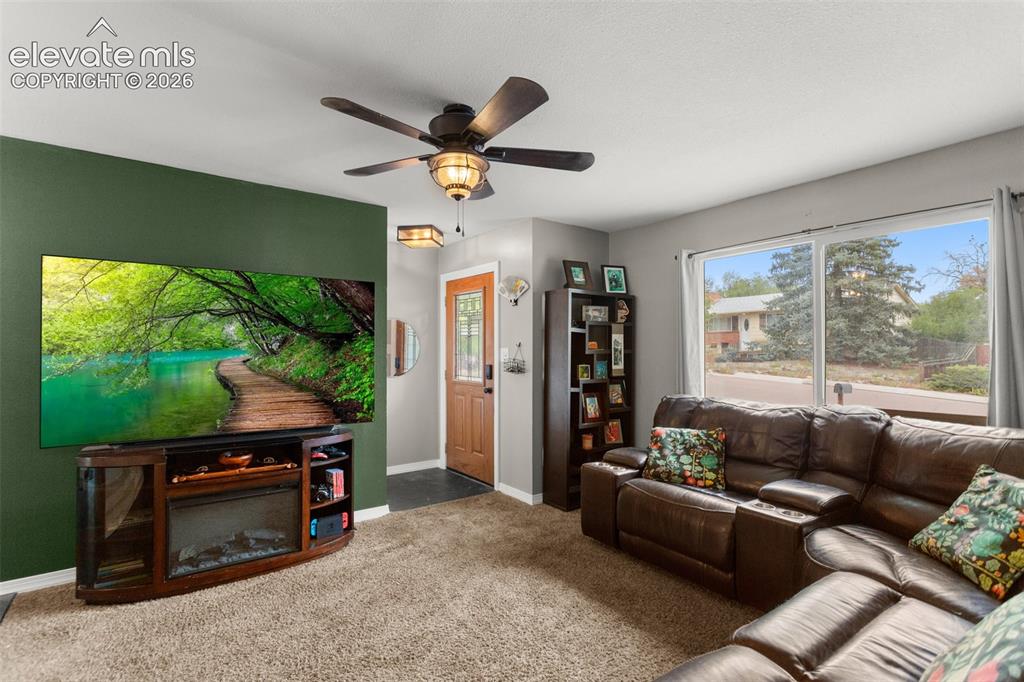 Image 6 of 25: Living Room