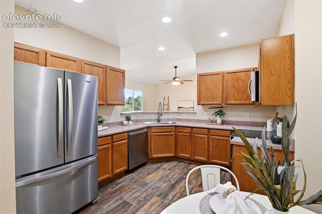 Image 10 of 44: Kitchen