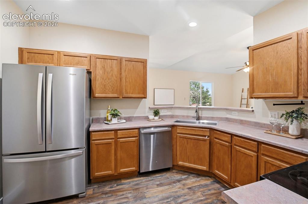 Image 12 of 44: Kitchen