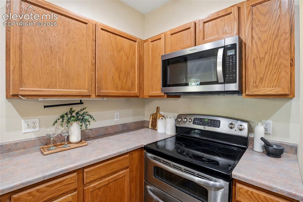 Image 14 of 44: Kitchen