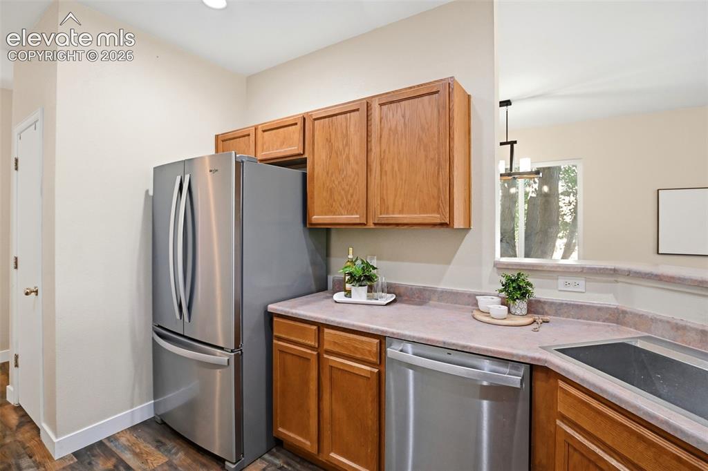 Image 15 of 44: Kitchen