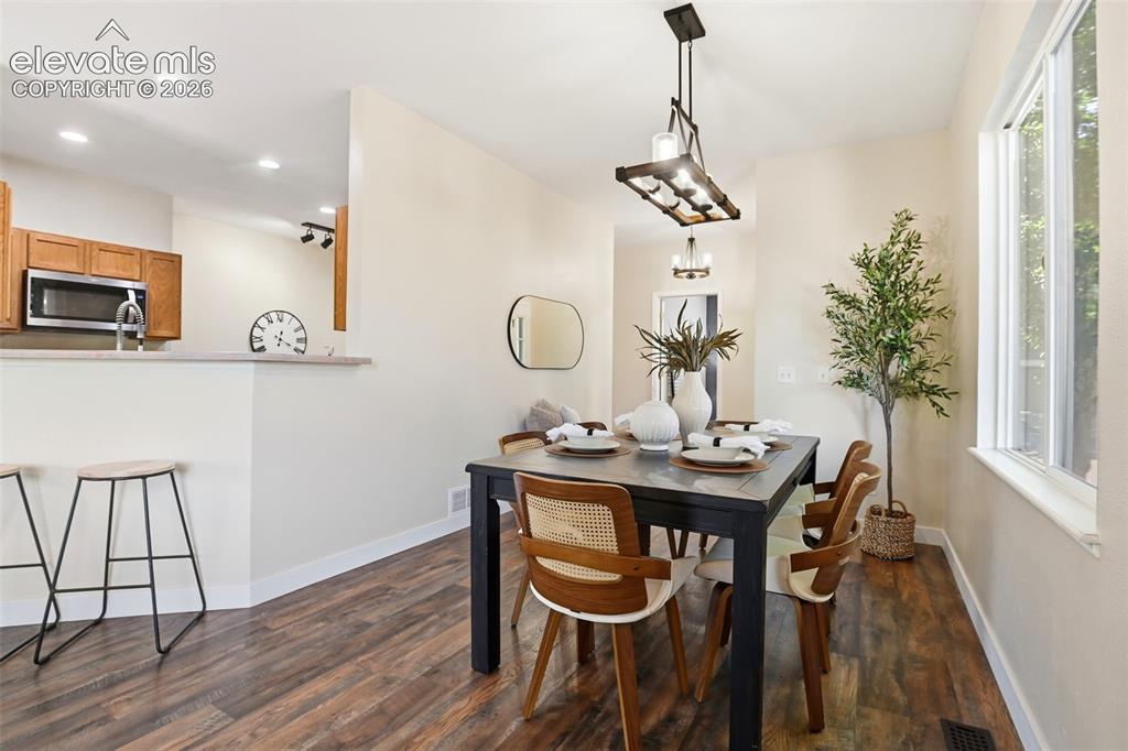 Image 6 of 44: Dining Area
