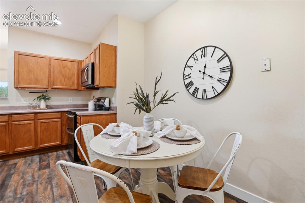 Image 7 of 44: Dining Area