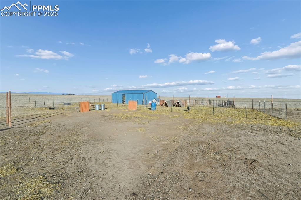 Image 13 of 31: Yard