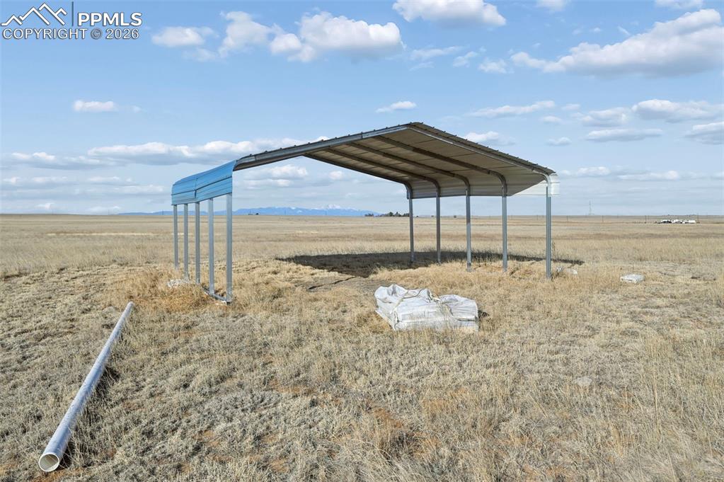 Image 16 of 31: Carport