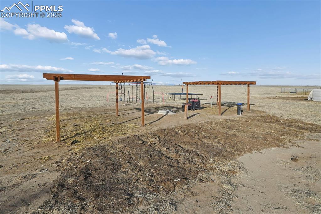 Image 19 of 31: Facing West