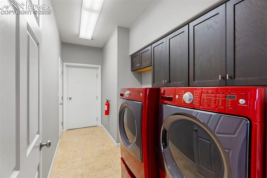 Image 14 of 50: Laundry
