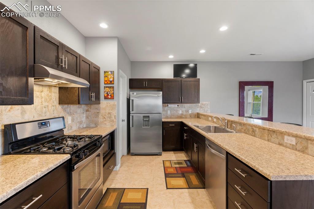 Image 9 of 50: Kitchen
