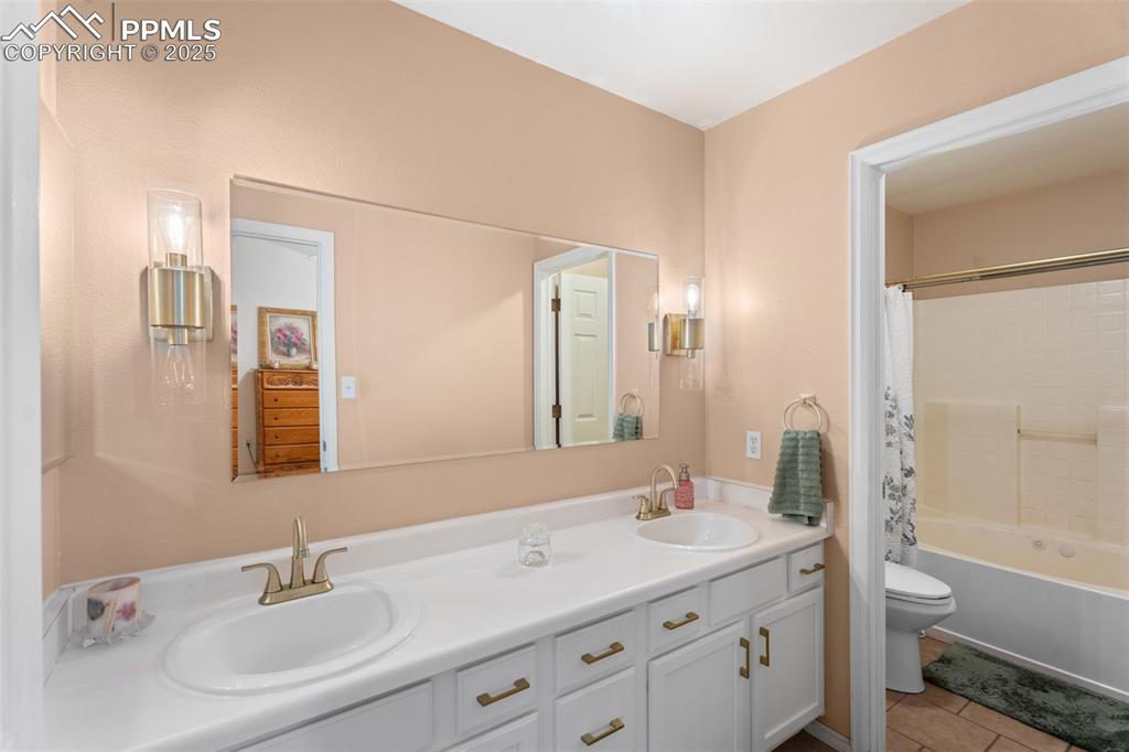 Image 15 of 32: Refreshed primary en-suite bathroom featuring a double vanity, brand-new li