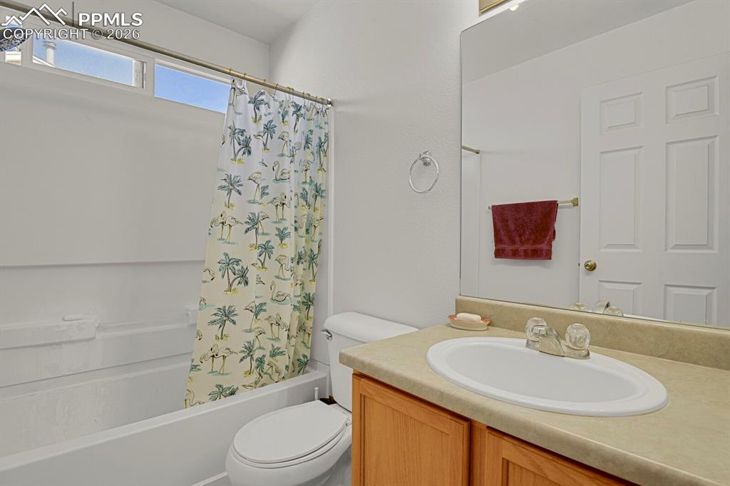 Image 22 of 38: Bathroom