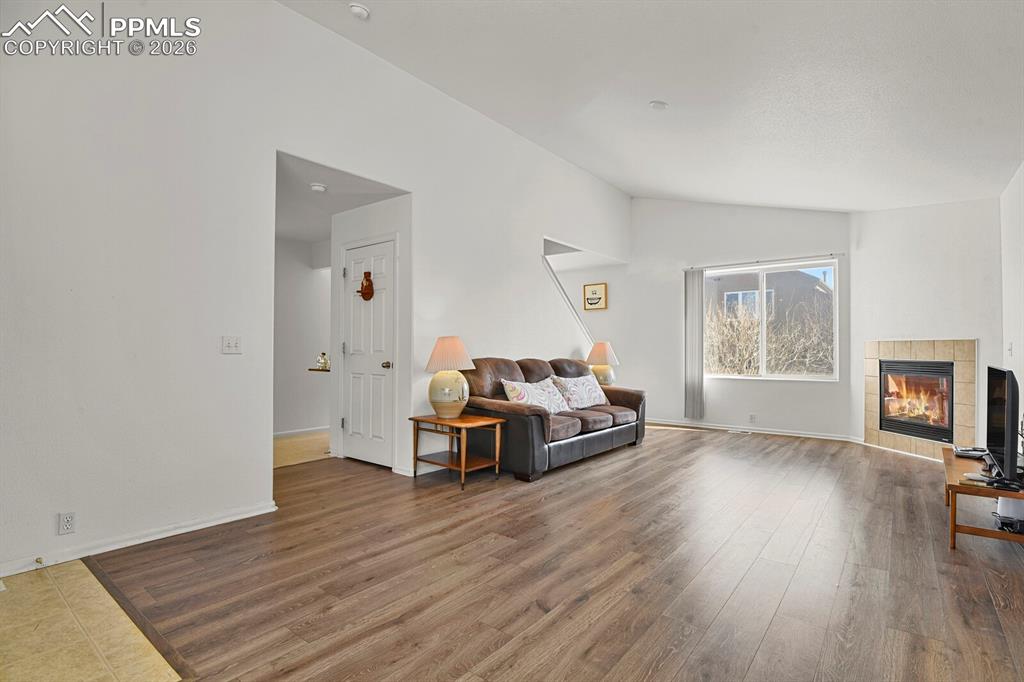 Image 7 of 38: Sitting Room