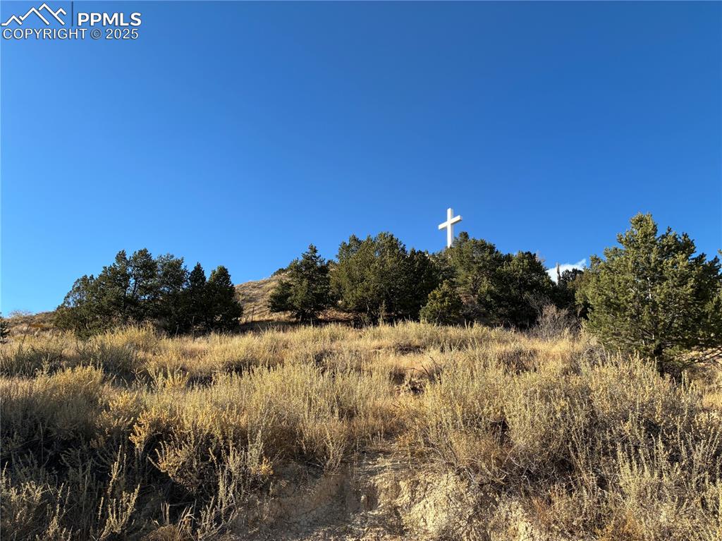 Image 3 of 10: View behind property