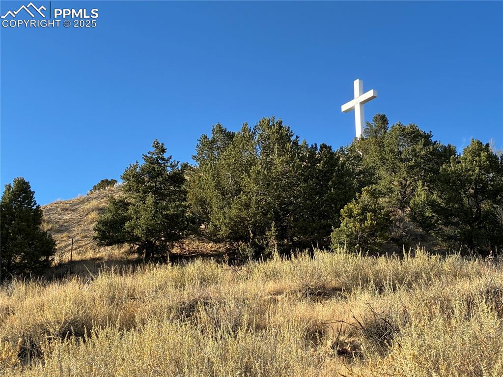 Image 4 of 10: View behind property