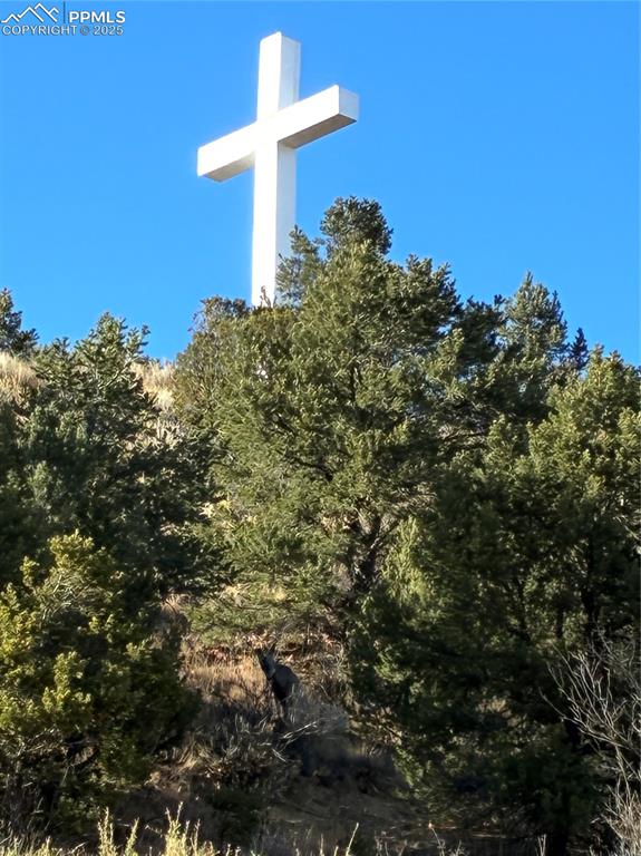 Image 8 of 10: View behind property