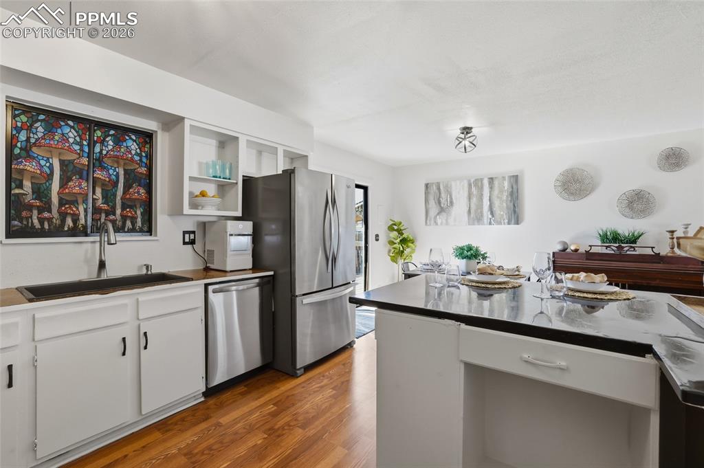 Image 12 of 32: Kitchen