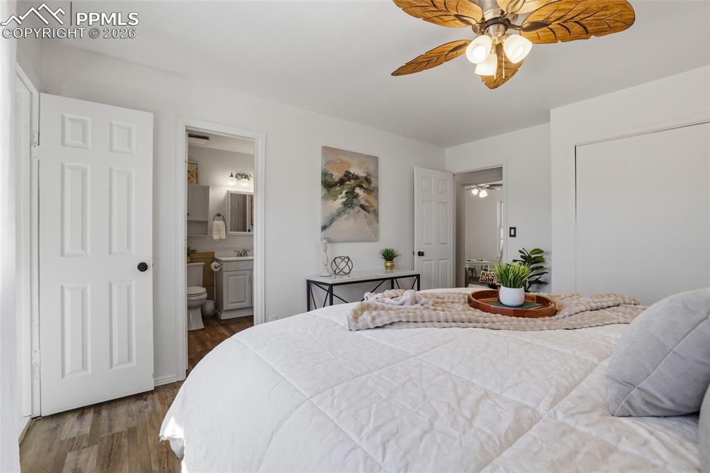 Image 15 of 32: Bedroom