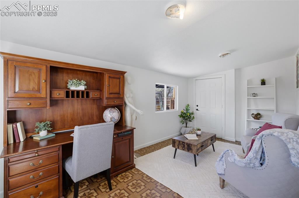 Image 20 of 32: Office