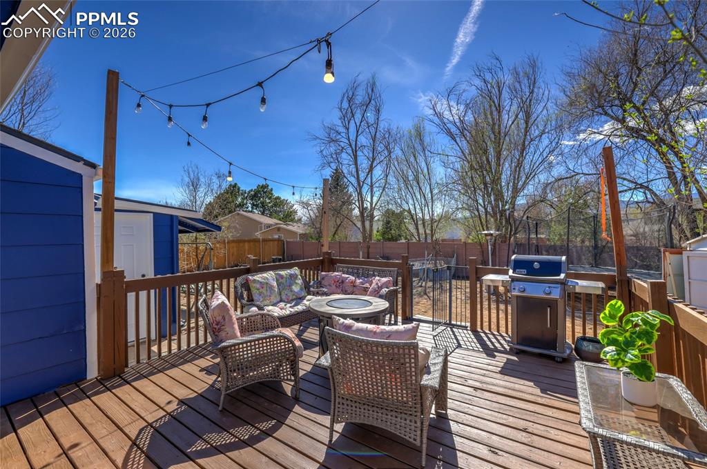 Image 23 of 32: Deck