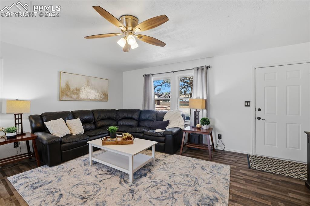 Image 6 of 32: Living Room