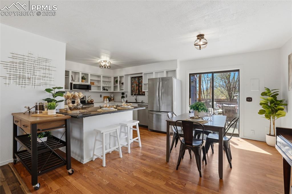 Image 8 of 32: Kitchen