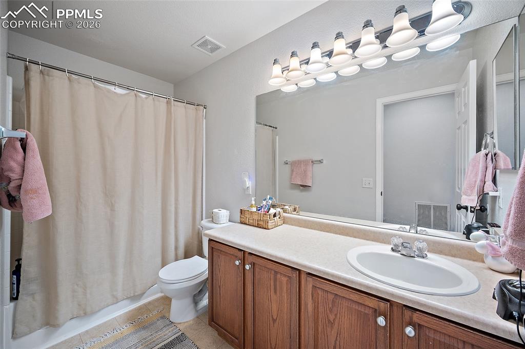 Image 13 of 37: Bathroom