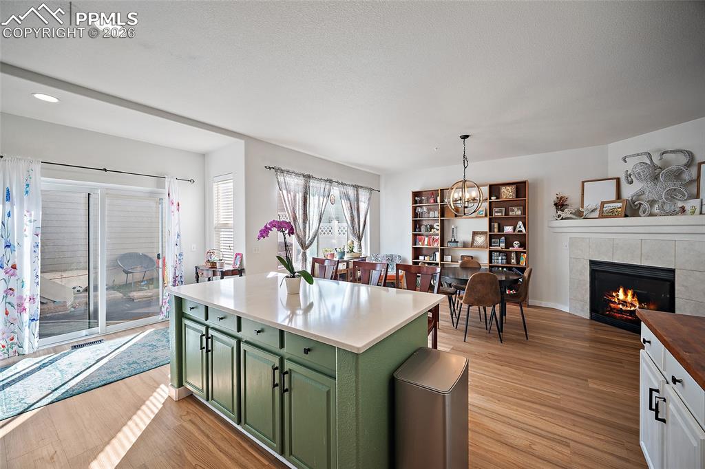 Image 23 of 37: Kitchen