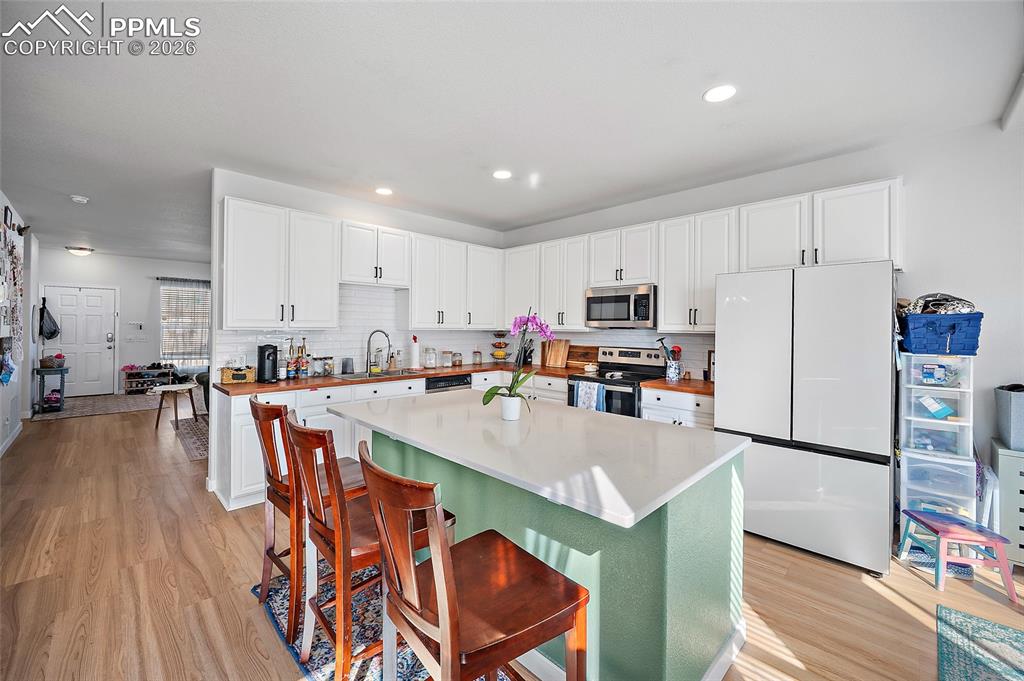 Image 26 of 37: Kitchen