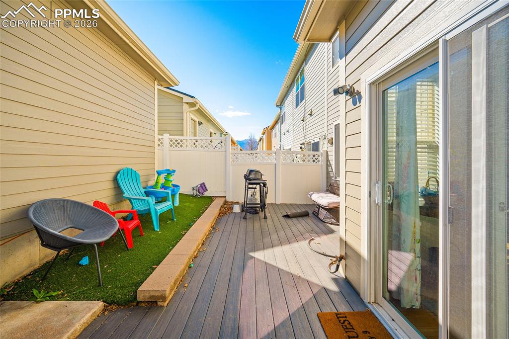 Image 31 of 37: Deck