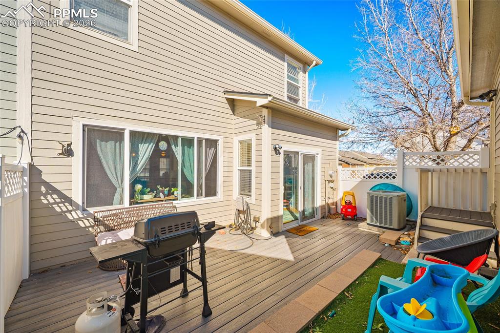 Image 32 of 37: Deck