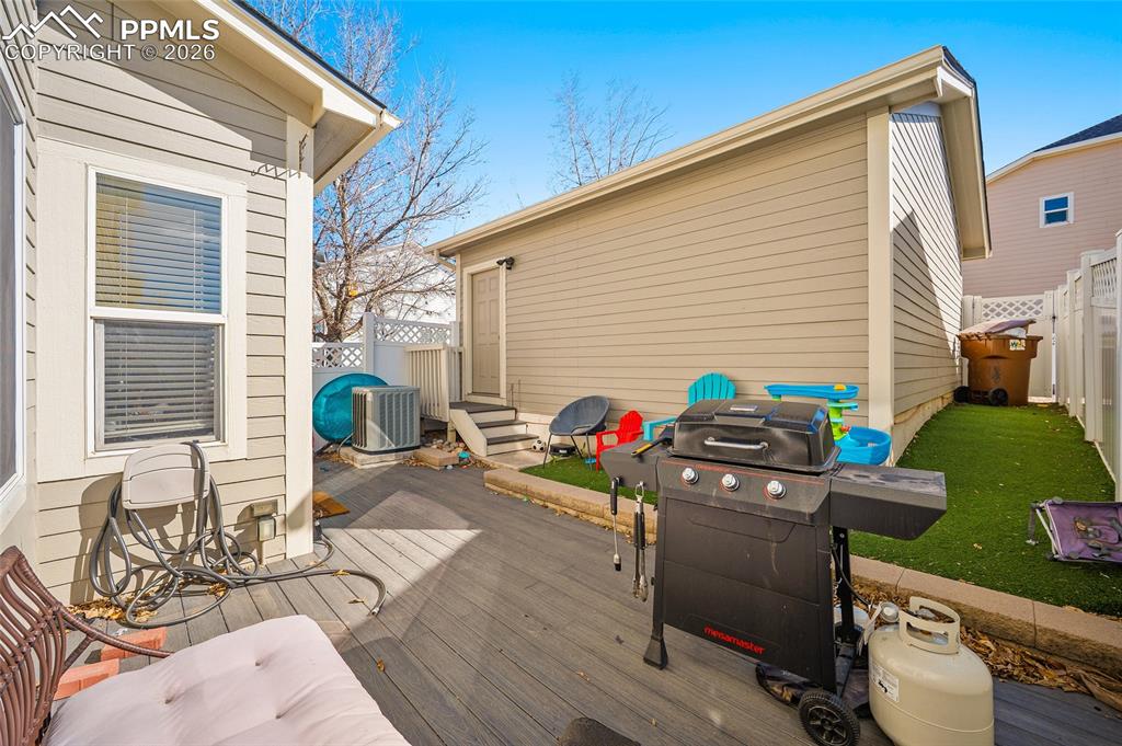 Image 33 of 37: Deck