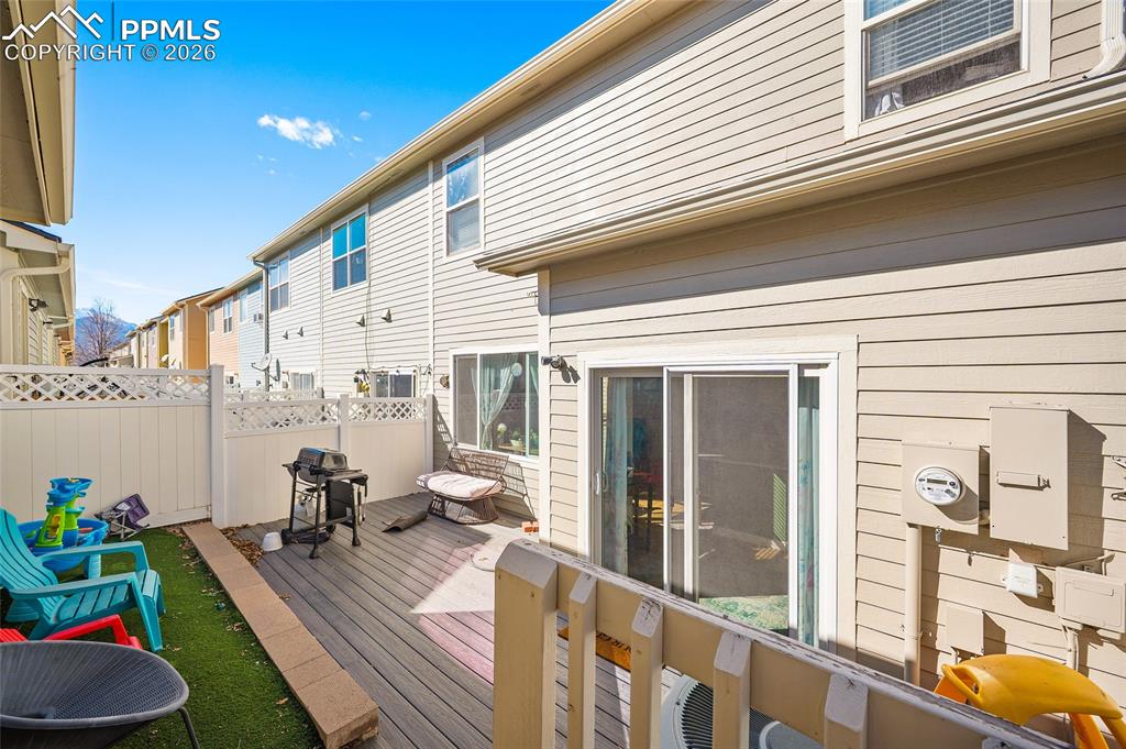 Image 34 of 37: Deck