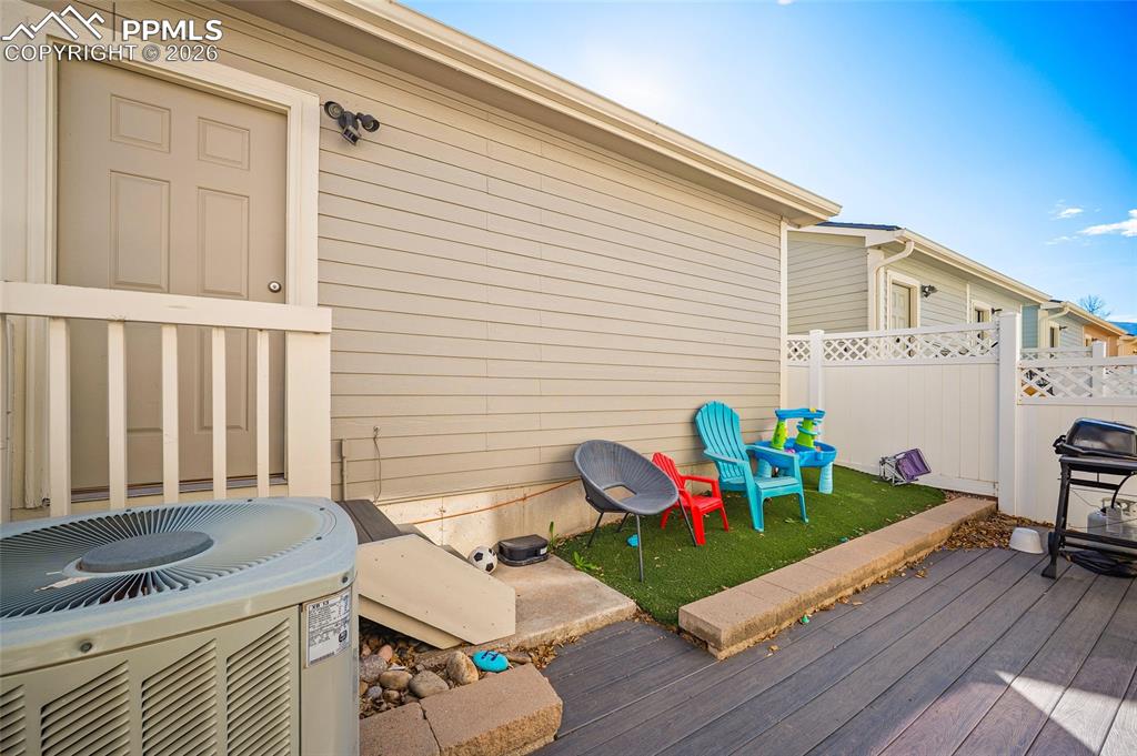 Image 35 of 37: Deck