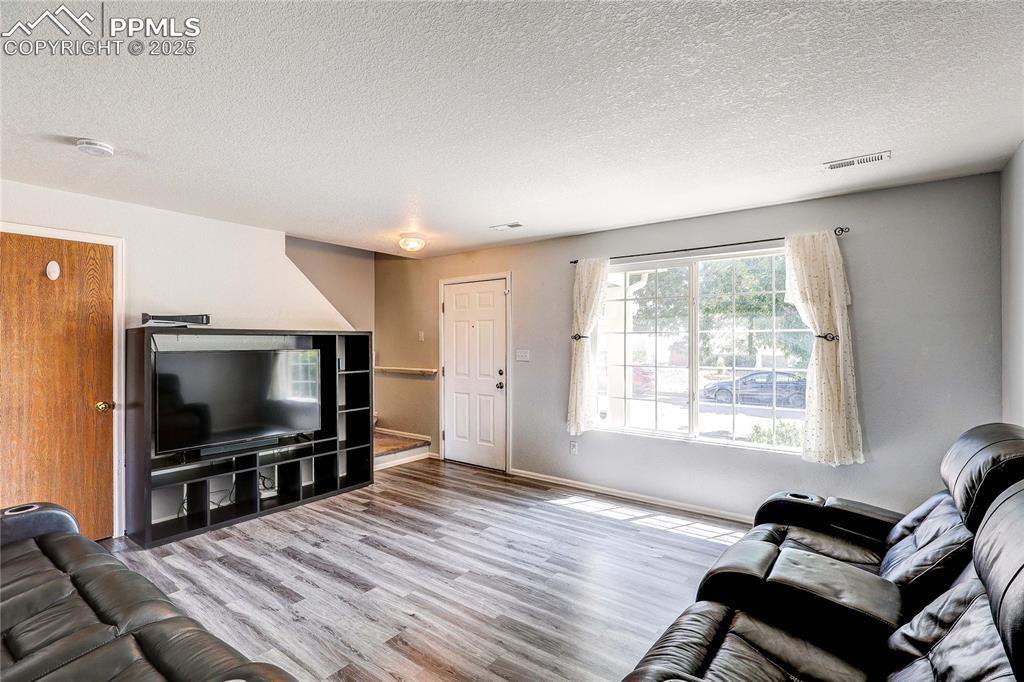 Image 4 of 17: Living Room