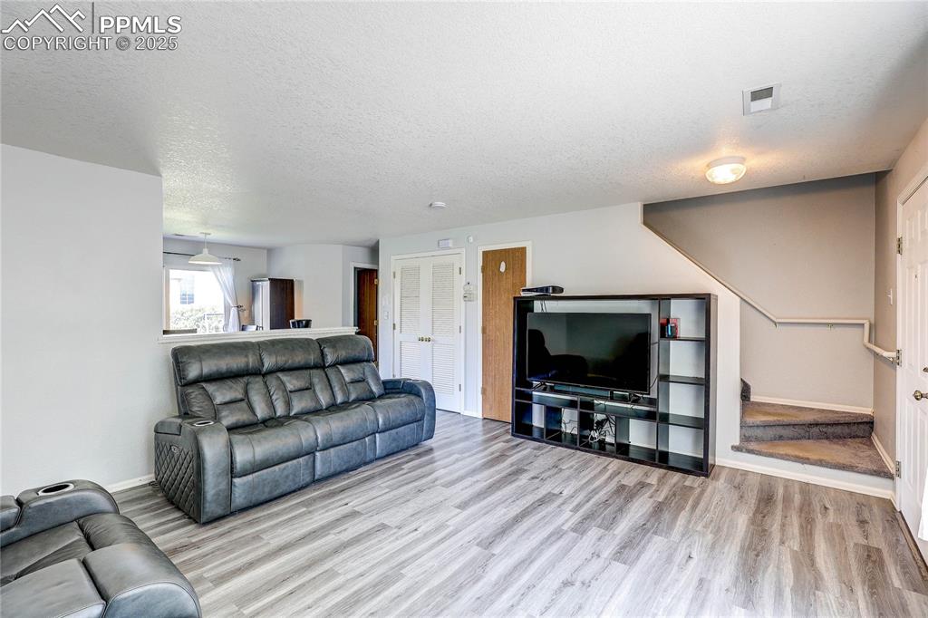 Image 5 of 17: Living Room
