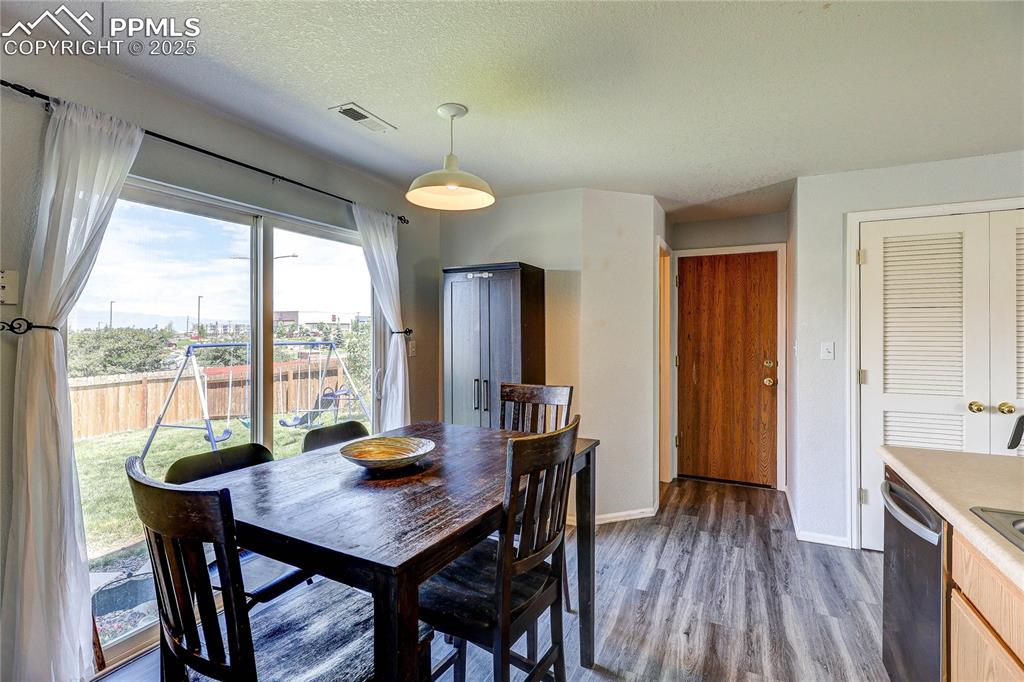 Image 8 of 17: Dining Area