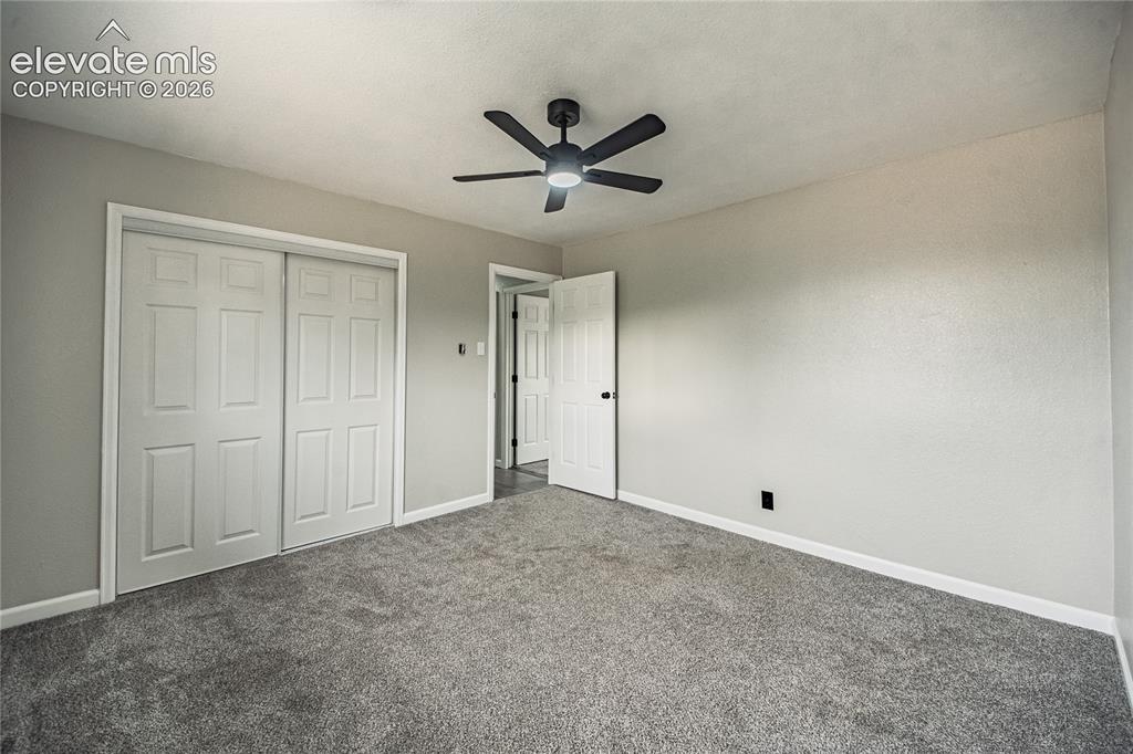 Image 17 of 36: Bedroom