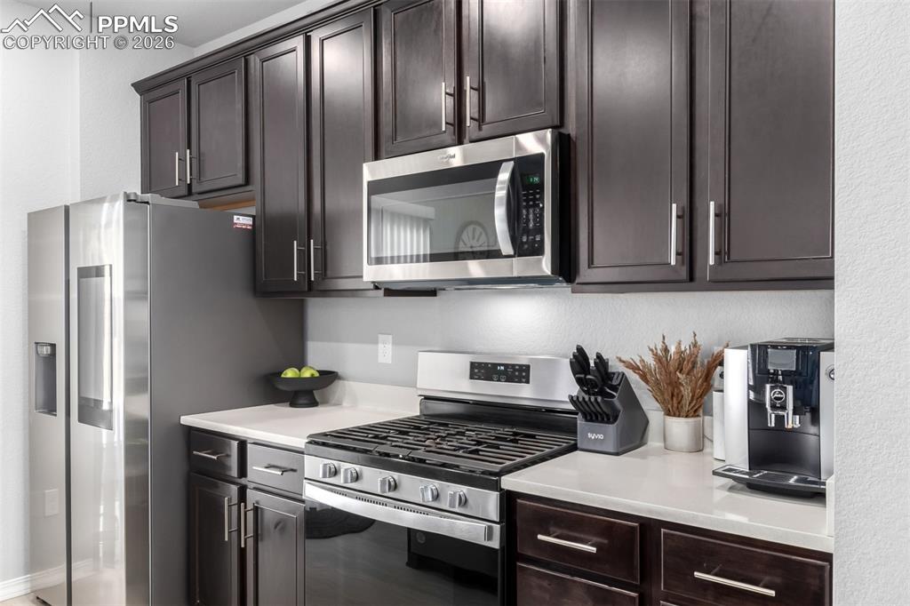 Image 12 of 50: Kitchen