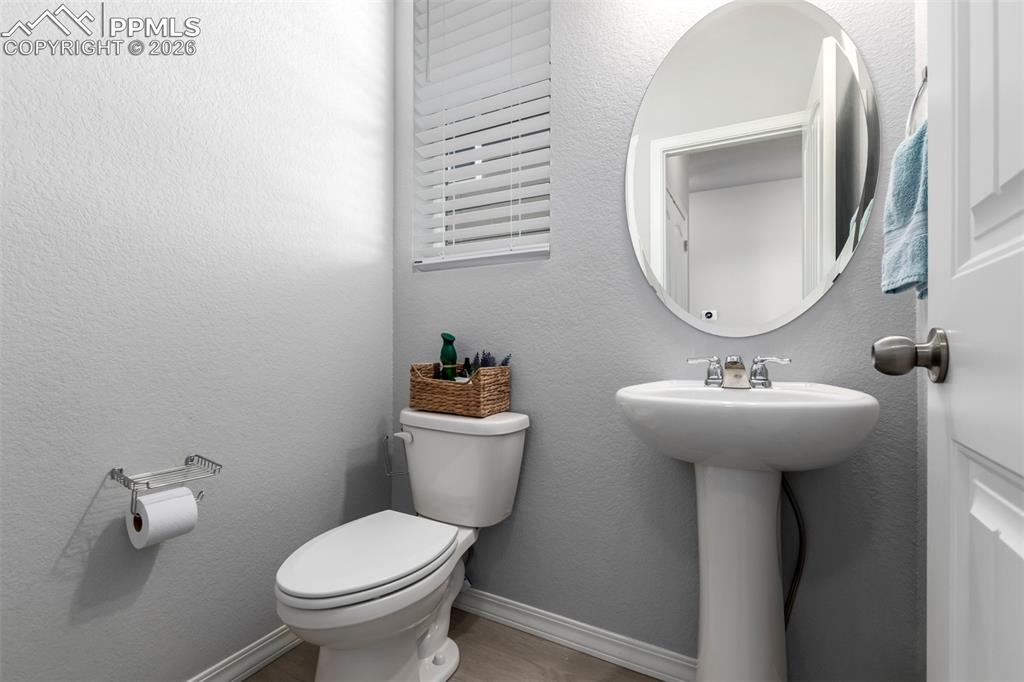 Image 14 of 50: Bathroom