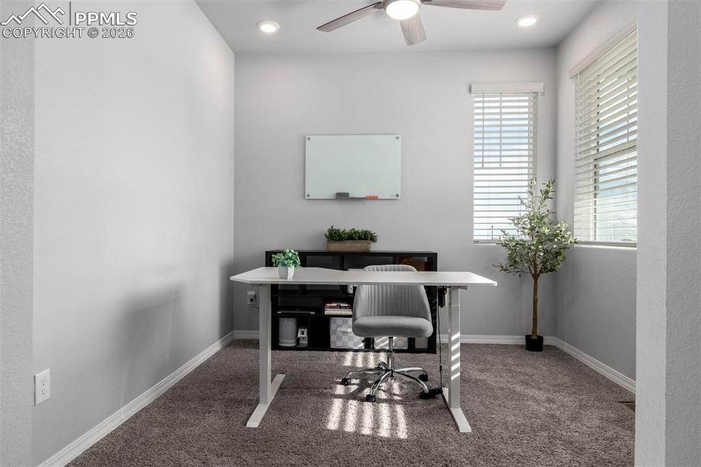 Image 15 of 50: Office