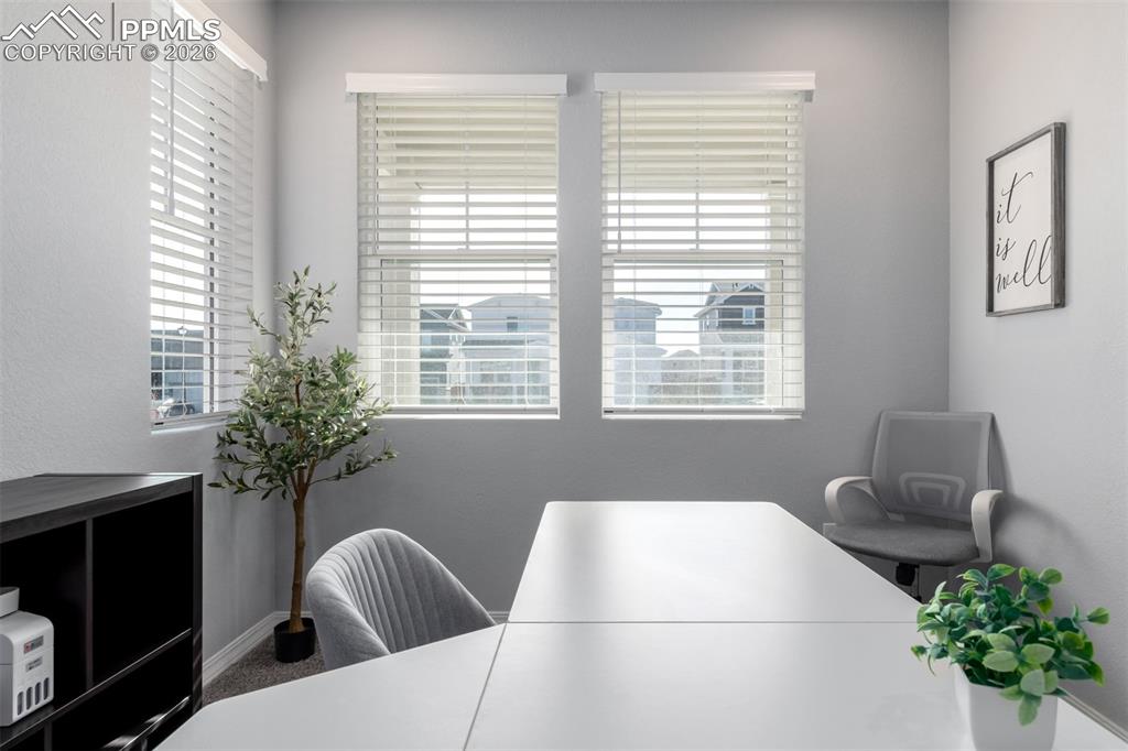 Image 16 of 50: Office